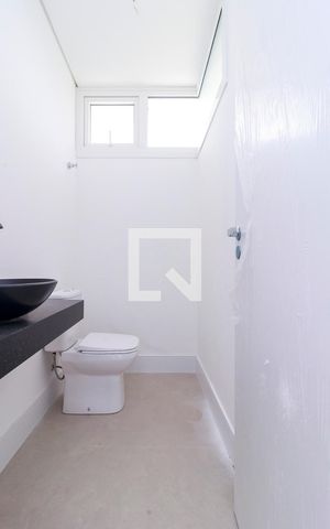 Casa de condomínio à venda com 455m², 4 quartos e 4 vagas Casa de condomínio à venda com 455m², 4 quartos e 4 vagasLavabo