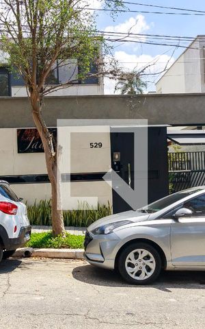 Casa de condomínio à venda com 455m², 4 quartos e 4 vagas Casa de condomínio à venda com 455m², 4 quartos e 4 vagasFachada