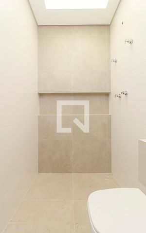 Casa de condomínio à venda com 455m², 4 quartos e 4 vagas Casa de condomínio à venda com 455m², 4 quartos e 4 vagasSuíte 4- Banheiro