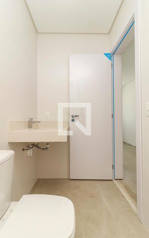 Casa de condomínio à venda com 455m², 4 quartos e 4 vagas Casa de condomínio à venda com 455m², 4 quartos e 4 vagasSuíte 4- Banheiro