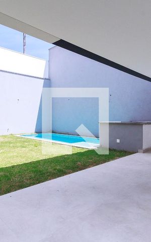 Casa de condomínio à venda com 455m², 4 quartos e 4 vagas Casa de condomínio à venda com 455m², 4 quartos e 4 vagasÁrea Externa