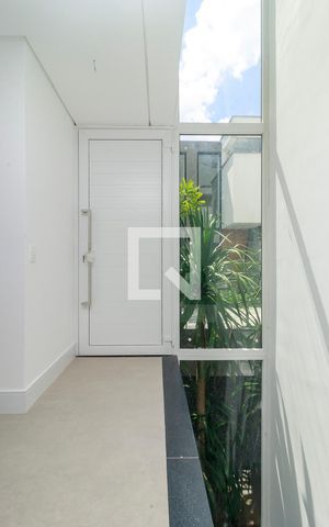 Casa de condomínio à venda com 455m², 4 quartos e 4 vagas Casa de condomínio à venda com 455m², 4 quartos e 4 vagasSala