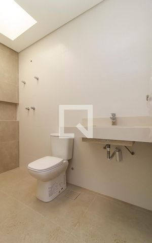 Casa de condomínio à venda com 455m², 4 quartos e 4 vagas Casa de condomínio à venda com 455m², 4 quartos e 4 vagasSuíte 3 - Banheiro
