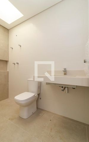 Casa de condomínio à venda com 455m², 4 quartos e 4 vagas Casa de condomínio à venda com 455m², 4 quartos e 4 vagasSuíte 4- Banheiro