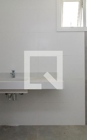 Casa de condomínio à venda com 455m², 4 quartos e 4 vagas Casa de condomínio à venda com 455m², 4 quartos e 4 vagasSuíte 1 - Banheiro