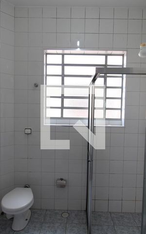 Casa para alugar com 81m², 2 quartos e sem vagaBanheiro