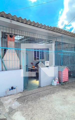 Casa à venda com 60m², 2 quartos e 1 vaga Casa à venda com 60m², 2 quartos e 1 vagaFachada