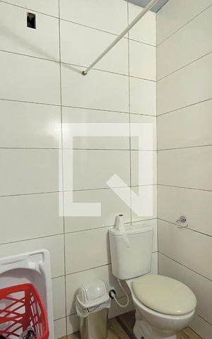 Casa à venda com 60m², 2 quartos e 1 vaga Casa à venda com 60m², 2 quartos e 1 vagaBanheiro