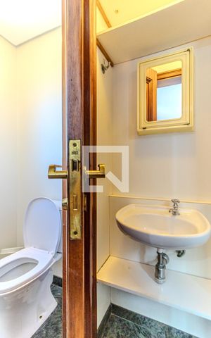 Apartamento para alugar com 245m², 4 quartos e 3 vagasBanheiro de Serviço