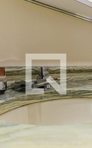 Apartamento para alugar com 245m², 4 quartos e 3 vagasBanheiro da Suíte 1