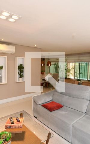 Casa à venda com 167m², 4 quartos e 2 vagasSala