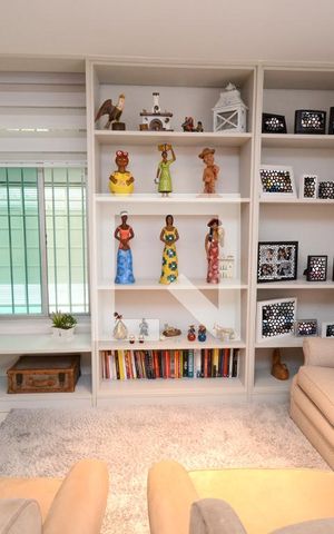 Casa à venda com 167m², 4 quartos e 2 vagasSala