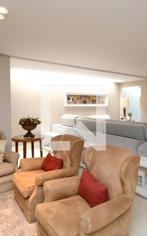 Casa à venda com 167m², 4 quartos e 2 vagasSala