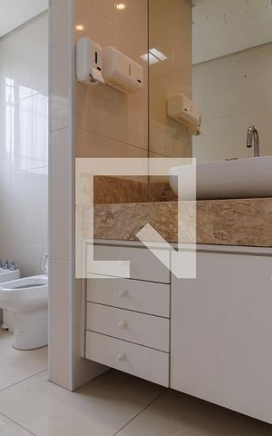 Casa à venda com 2000m², 4 quartos e 5 vagas Casa à venda com 2000m², 4 quartos e 5 vagasBanheiro da Suíte 2
