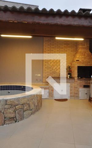 Casa para alugar com 300m², 3 quartos e 3 vagasChurrasqueira e Jacuzzi