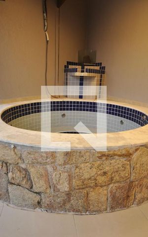 Casa para alugar com 300m², 3 quartos e 3 vagasJacuzzi