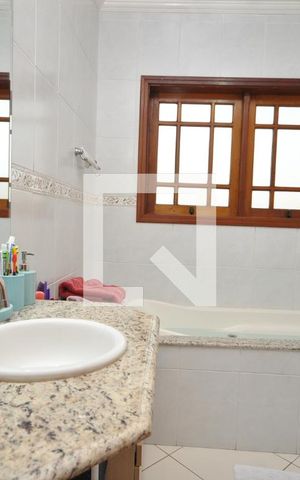 Casa para alugar com 300m², 3 quartos e 3 vagasBanheiro da Suíte 1