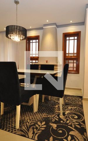 Casa para alugar com 300m², 3 quartos e 3 vagasSala