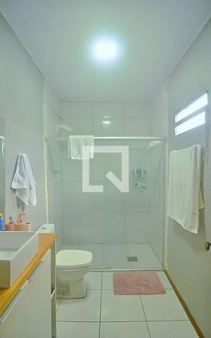 Casa à venda com 132m², 3 quartos e 5 vagas Casa à venda com 132m², 3 quartos e 5 vagasBanheiro Social