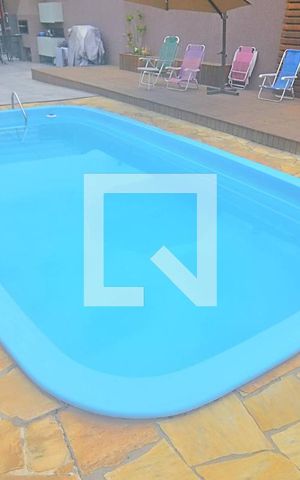 Casa à venda com 132m², 3 quartos e 5 vagas Casa à venda com 132m², 3 quartos e 5 vagasPiscina