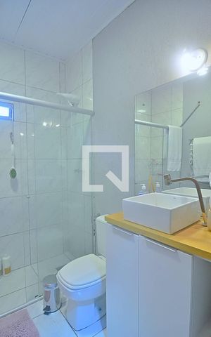Casa à venda com 132m², 3 quartos e 5 vagas Casa à venda com 132m², 3 quartos e 5 vagasBanheiro da Suíte 1