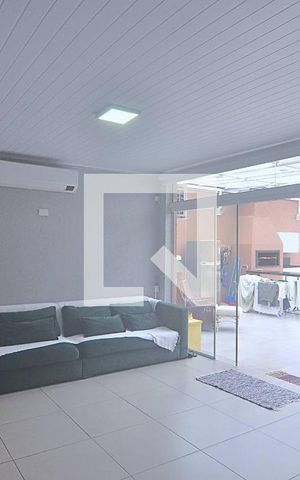 Casa à venda com 132m², 3 quartos e 5 vagas Casa à venda com 132m², 3 quartos e 5 vagasSala 1