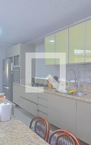 Casa à venda com 132m², 3 quartos e 5 vagas Casa à venda com 132m², 3 quartos e 5 vagasCozinha