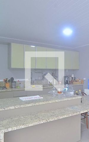 Casa à venda com 132m², 3 quartos e 5 vagas Casa à venda com 132m², 3 quartos e 5 vagasCozinha