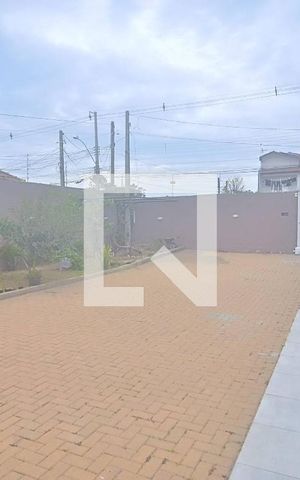 Casa à venda com 132m², 3 quartos e 5 vagas Casa à venda com 132m², 3 quartos e 5 vagasPátio
