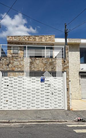 Casa à venda com 160m², 3 quartos e 2 vagasFachada