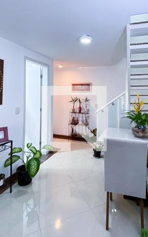 Casa de condomínio à venda com 68m², 2 quartos e 2 vagas Casa de condomínio à venda com 68m², 2 quartos e 2 vagasSala