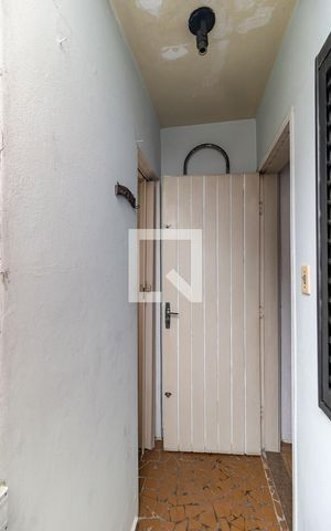 Casa à venda com 150m², 4 quartos e 2 vagas Casa à venda com 150m², 4 quartos e 2 vagasAcesso para o Corredor Lateral