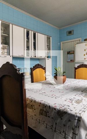 Casa à venda com 150m², 4 quartos e 2 vagas Casa à venda com 150m², 4 quartos e 2 vagasCozinha