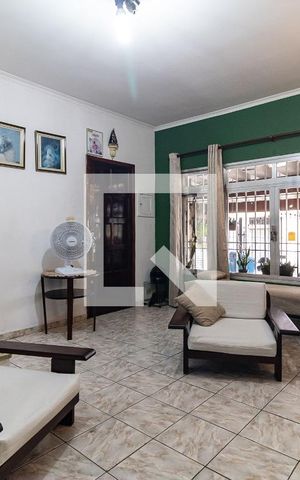 Casa à venda com 150m², 4 quartos e 2 vagas Casa à venda com 150m², 4 quartos e 2 vagasSala