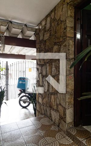 Casa à venda com 150m², 4 quartos e 2 vagas Casa à venda com 150m², 4 quartos e 2 vagasEntrada