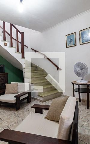 Casa à venda com 150m², 4 quartos e 2 vagas Casa à venda com 150m², 4 quartos e 2 vagasSala