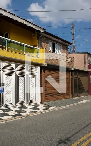 Casa para alugar com 179m², 2 quartos e 2 vagasFachada