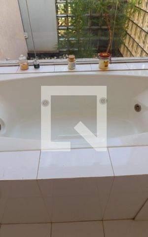 Casa de condomínio à venda com 991m², 5 quartos e 3 vagas Casa de condomínio à venda com 991m², 5 quartos e 3 vagasBanheiro da Suíte