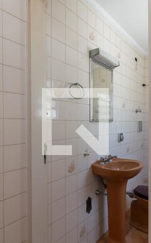 Casa à venda com 300m², 3 quartos e 2 vagasEdícula - Banheiro