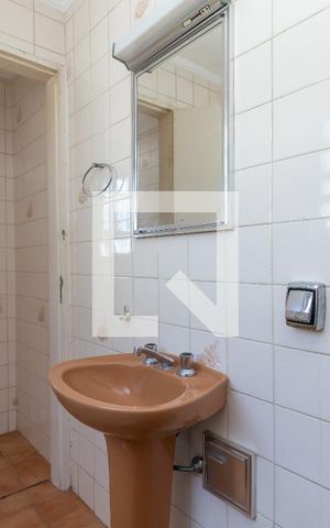 Casa à venda com 300m², 3 quartos e 2 vagasEdícula - Banheiro