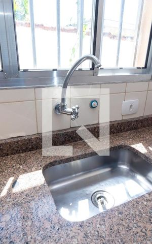 Casa à venda com 300m², 3 quartos e 2 vagasEdícula - Cozinha