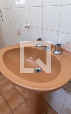 Casa à venda com 300m², 3 quartos e 2 vagasEdícula - Banheiro