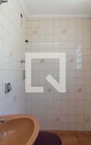 Casa à venda com 300m², 3 quartos e 2 vagasEdícula - Banheiro