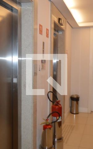 Apartamento à venda com 52m², 1 quarto e 1 vagaElevadores