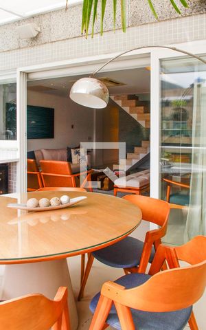 Apartamento à venda com 340m², 4 quartos e 4 vagas Apartamento à venda com 340m², 4 quartos e 4 vagasVaranda
