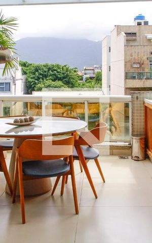 Apartamento à venda com 340m², 4 quartos e 4 vagas Apartamento à venda com 340m², 4 quartos e 4 vagasVaranda
