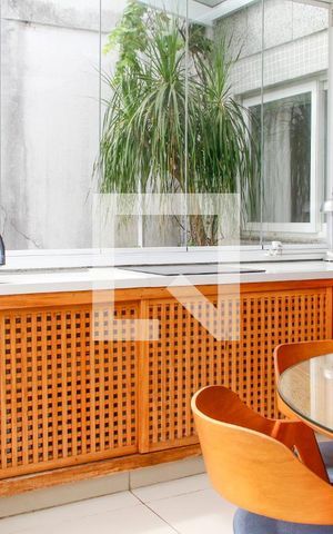 Apartamento à venda com 340m², 4 quartos e 4 vagas Apartamento à venda com 340m², 4 quartos e 4 vagasVaranda