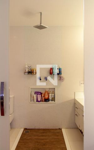 Apartamento à venda com 340m², 4 quartos e 4 vagas Apartamento à venda com 340m², 4 quartos e 4 vagasBanheiro Suíte 2