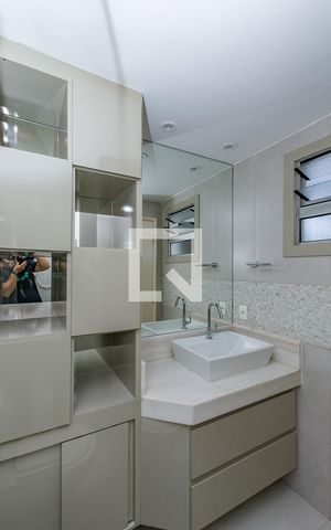 Apartamento para alugar com 80m², 2 quartos e 1 vaga Apartamento para alugar com 80m², 2 quartos e 1 vagaBanheiro da Suíte