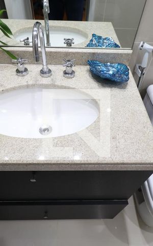 Apartamento à venda com 366m², 5 quartos e 5 vagasBanheiro da Suíte 3